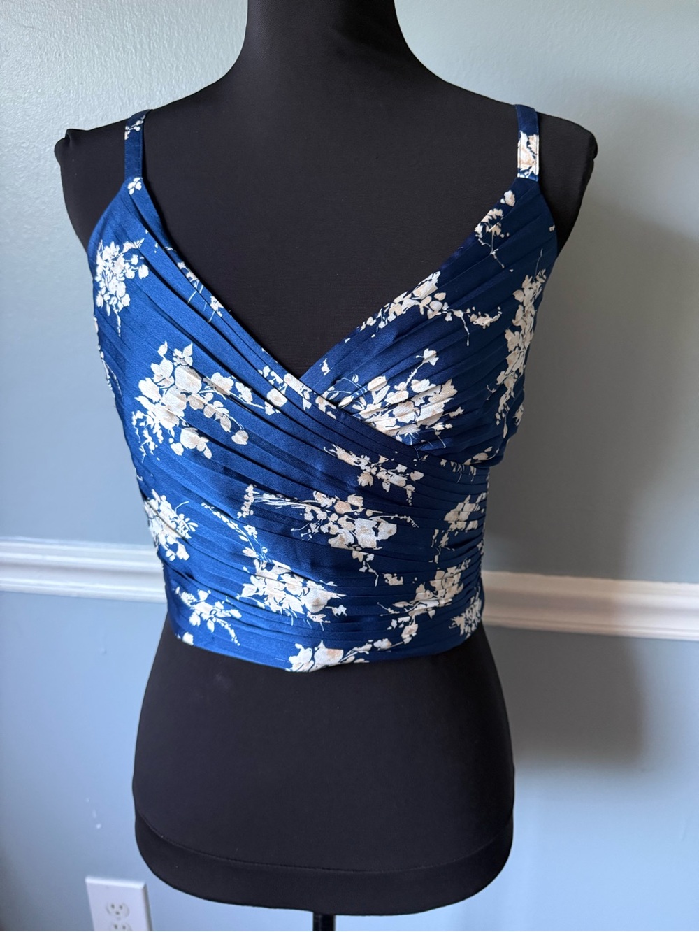 Abercrombie & Fitch Blue Floral Wrap Crop Camisole L